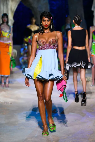 Look 75